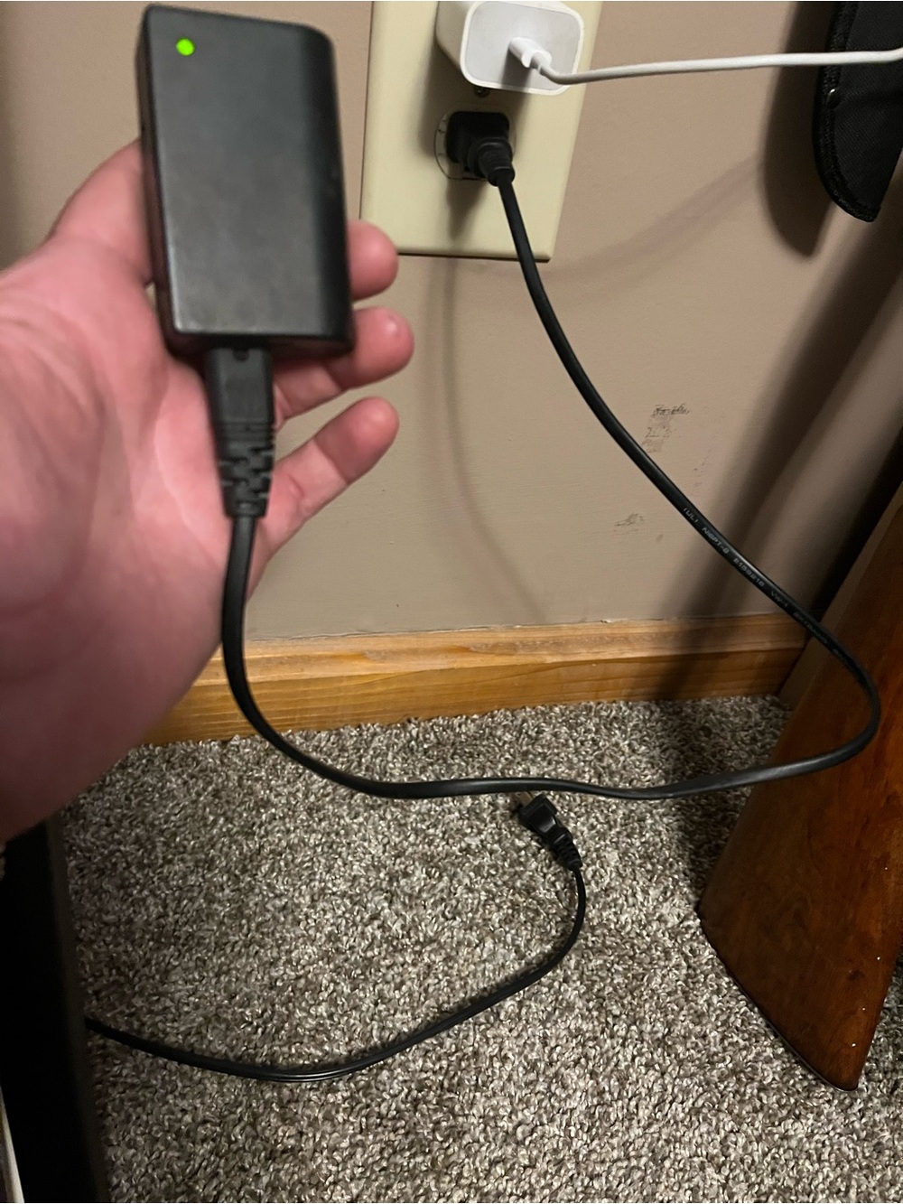 Black Battery Charger - Compatible Power Adapter - Picture 4 of 4